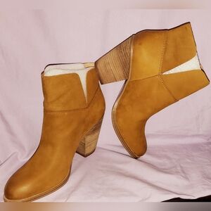 Boots (Vince Camuto)